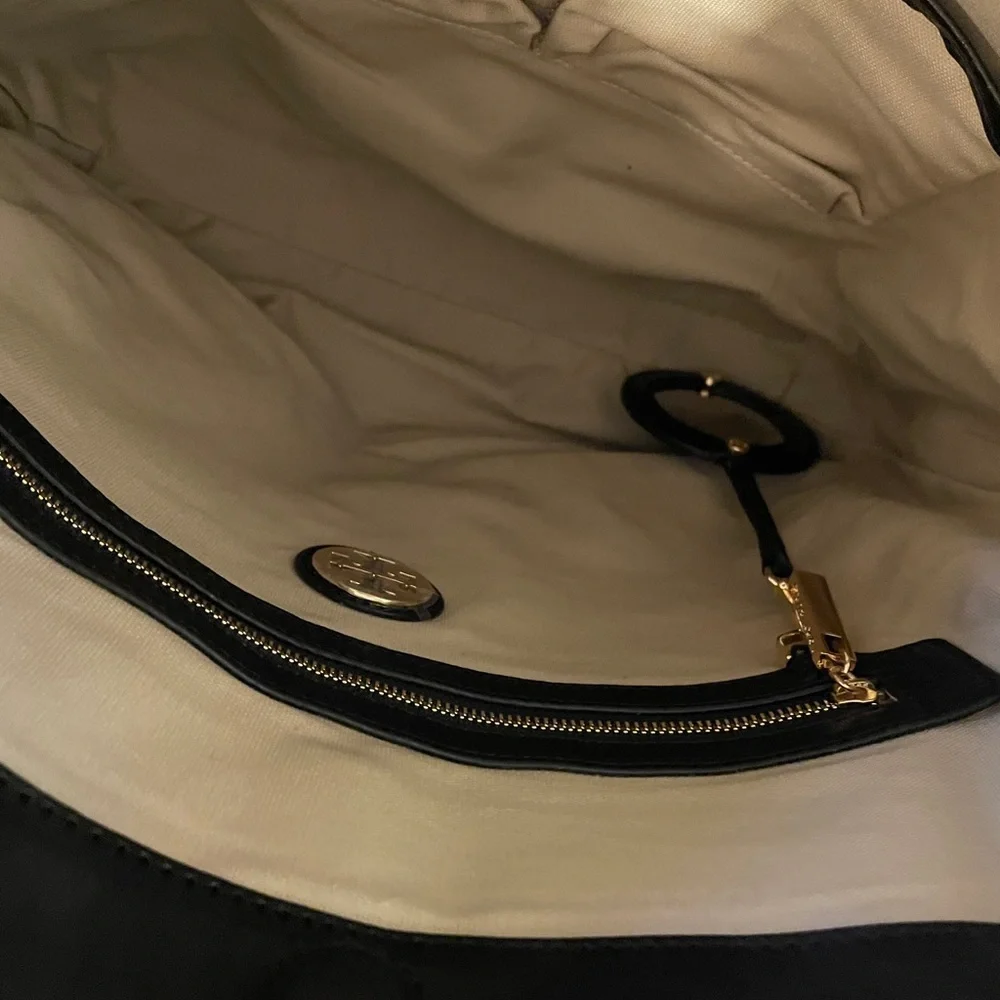 Authentic Leather Tory Burch Shoulder Bag .
